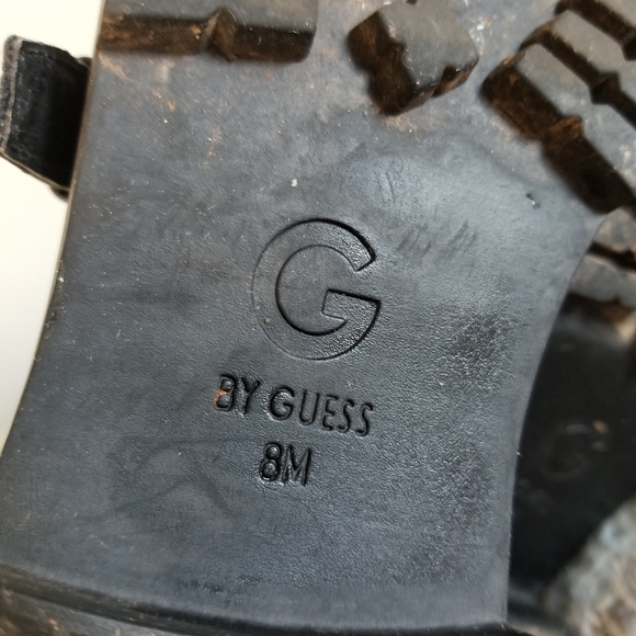 SOLD GUESS BLACK MOTO STYLE ANKLE BOOTS - Picture 3 of 5